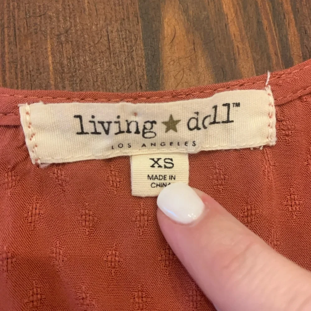 Living Doll Los Angeles womens size XS tank top with ruffles (bin M)